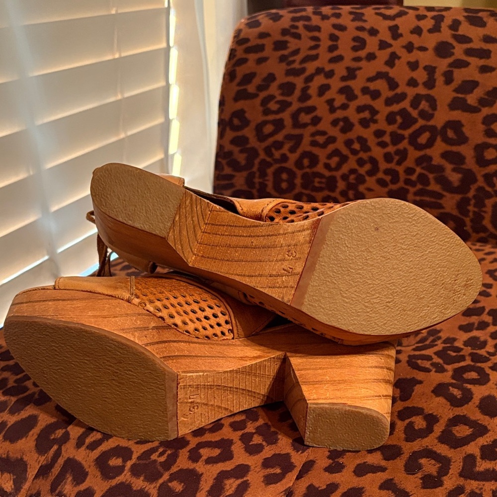 Free People Luggage Tan Leather w/Wood Platform Sandals - Picture 5 of 8